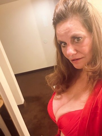 Italian MILF Escort in Mohave County — Nuru Massage & French Kissing - 1