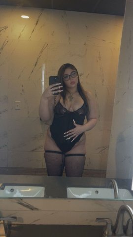 Toledo OH Female Escort — Discreet adult dates with thick build - 1