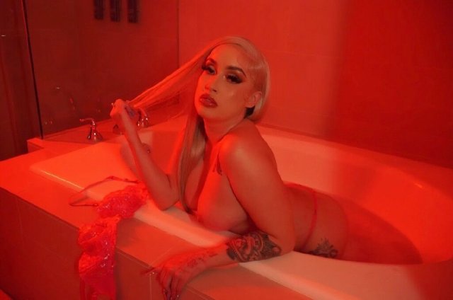 Kim — Blonde Bombshell Female Escort (Santa Barbara, CA) — 24 - 1