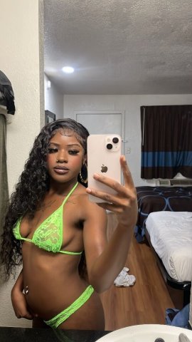 Bakersfield Female Escort — Incall & Outcall (Verification Required) - 1
