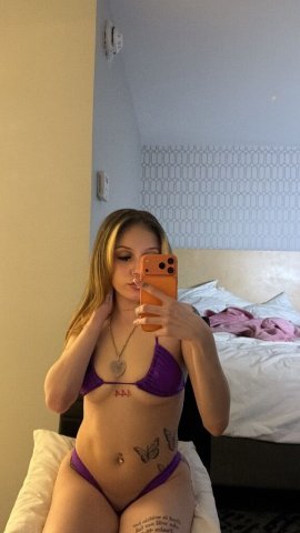 Fredericksburg Petite Female Escort — Spinner & Nude Massage, Outcall - 1