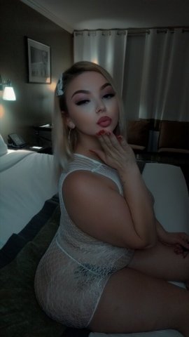 Oakland / East Bay Female Escort — discreet luxury incalls & outcalls - 1