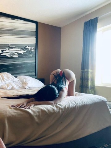 Birmingham Female Escort — laid-back conversation & smooth time - 1