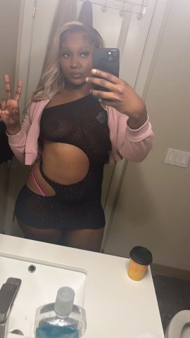 Ebony Escort in Everett — Thick, oral-focused fun with discreet screening - 1