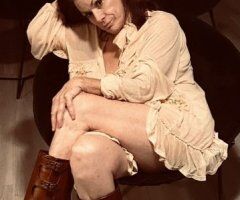 Mature Female Escort in Fort Lauderdale for Male Companionship - Image 5