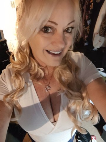 San Diego Mature Blonde Escort — GFE, In-call or Outcall (Pacific Beach) - 1