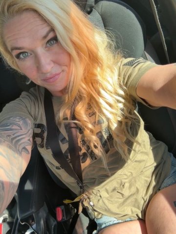 Pittsburgh, Pennsylvania Sexy Submissive Escort — After 8pm + Car Dates - 1