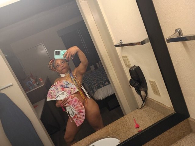 Macon area Bella — fun, clean real woman play sessions (no outcalls) - 1