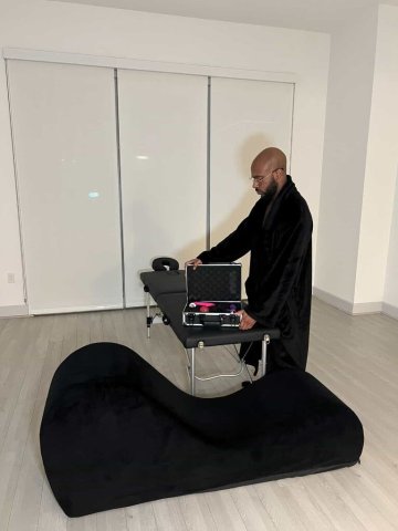 King Leo — Discreet Male Escort for Couples & Women (BDSM, Massage, Threesomes) - 1