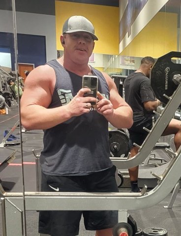 Muncie, Indiana Male Escort — If you like to laugh - 1