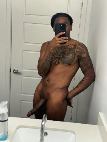 Des Moines Male Escort — Dominant Top Straight (Visiting) & FaceTime - 1