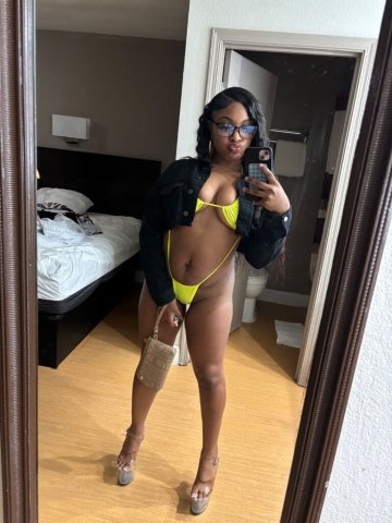 Chicago IL Petite Escort — Private Incall (Screening on FaceTime) - 1