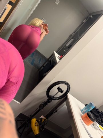 Miami, FL Female Escort — 22 - 1