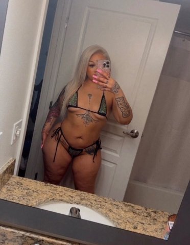 Tacoma Blonde Female Escort — Curvy photos, FaceTime/Google Meet - 1