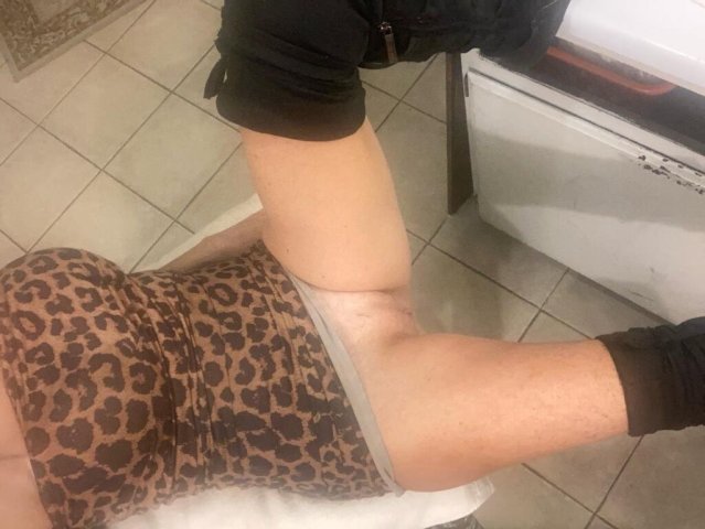 Las Vegas Female Escort — airport pickup kisses where u want them - 1