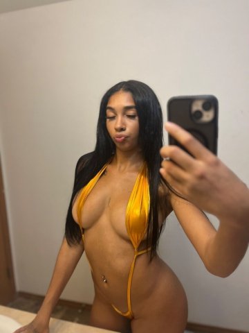 Lani — Petite Curvy Female Escort in Tacoma - 1