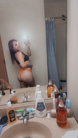 Minneapolis / St. Paul Female Escort — out-calls only (message for availability) - 1
