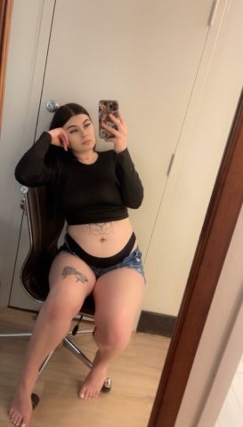 Leilani, Savannah GA — Curvy Female Escort (Long Legs) - 1