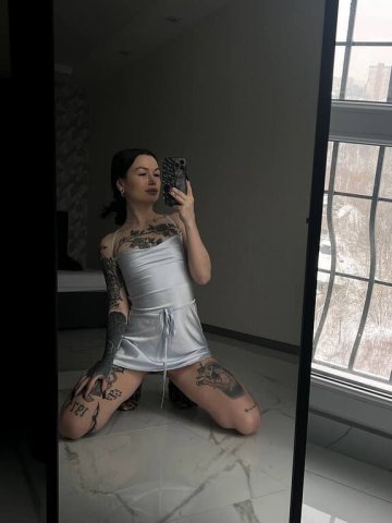 Burlington Female Escort — WhatsApp 213-4 58-4523 - 1