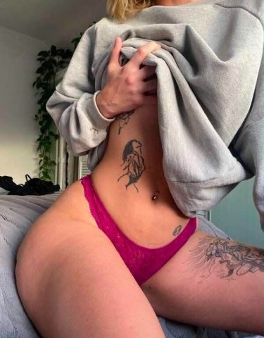 Pretty Wet Kitty  Curvy Big Ass Black Friendly — Everett Escort - 1