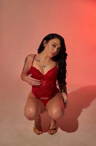 Petite Treat — upscale discreet escort with FaceTime verification - 1