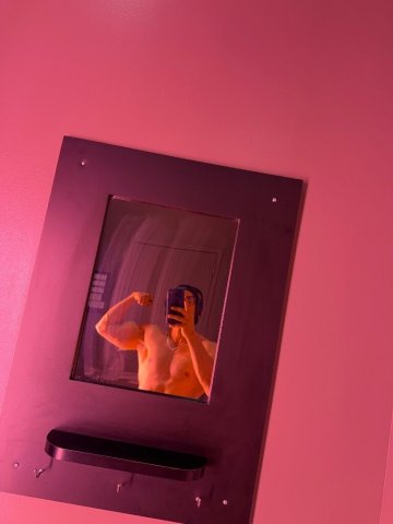 Acompañante o sexo servidor latino — atención por Telegram - 1