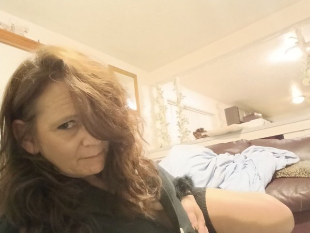 Mature open-minded woman — Portland OR private play time (no games) - 1