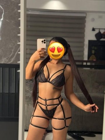 Dulce — Latina sensual con curvas y enfoque en BBJ/ mamadas (OC, CA) - 1