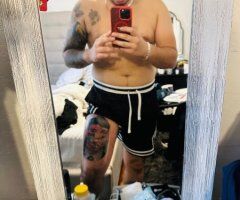 Colombiano Hot  — Hombre colombiano tatuado y lechero - Image 2