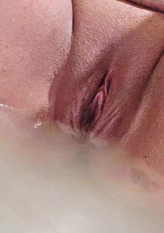 Latina, independent female escort — real photos, no drama - 1