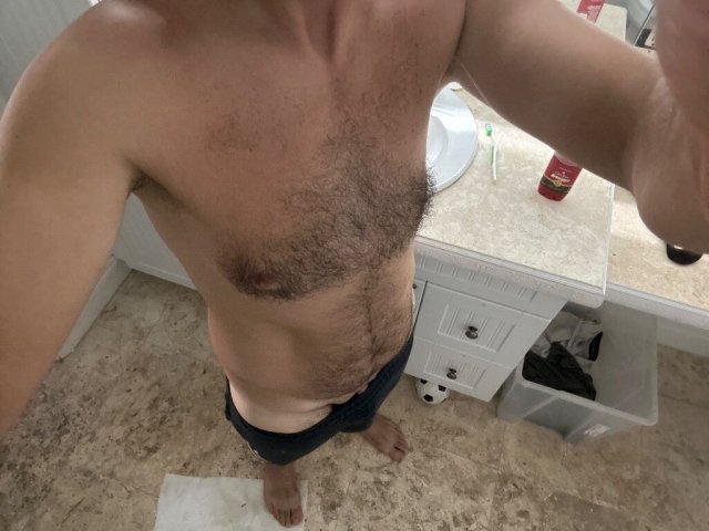 Single 6' man (190 lbs) looking for women—relax, no drama - 1