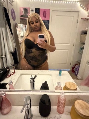 Curvy, Flirty Colorado Springs Female Escort — Sweet, Thick & “a little dangerous” - 1