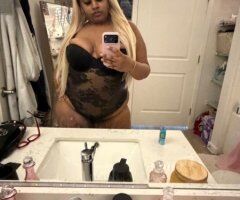 Colorado Springs escorts - Curvy, Flirty Colorado Springs Female Escort — Sweet, Thick & “a little dangerous”
