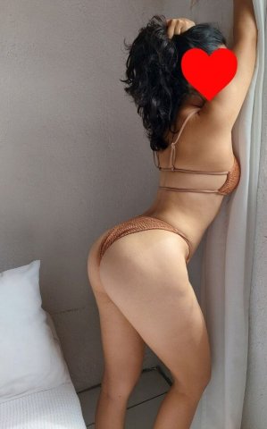Chicago, IL Discreet Female Escort Experience - 1