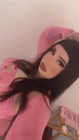 Italian Curvy Escort (San Fernando Valley) — Smooth, Respectful Arrangements - 1