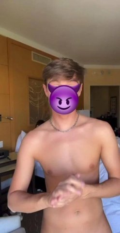 Discreet Male Escort for Threesomes (Hotel or Discreet Departure) - 1