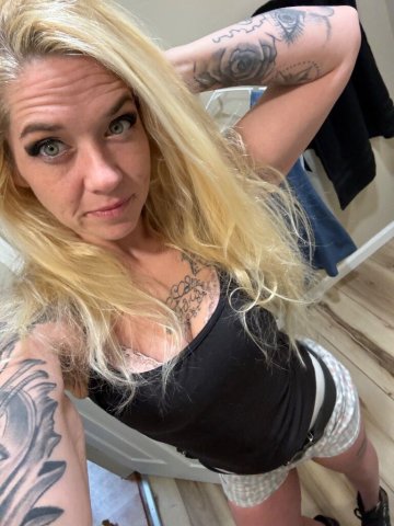 Pittsburgh PA Sexy Submissive for Car Dates or 30-Minute Outcall - 1
