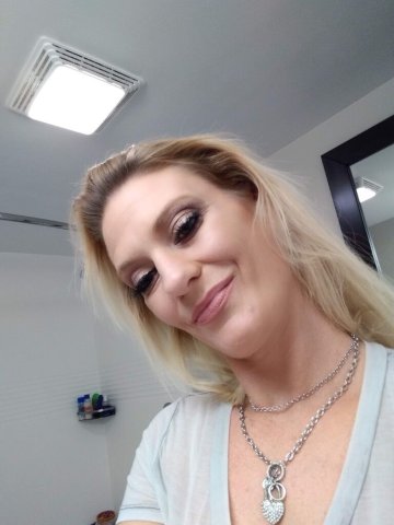 Well-reviewed blonde MILF for incalls in Boulder — pre-booking for Feb 16 - 1