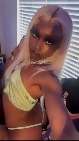 Fun-Sized Chocolate Mistress Molliee — Squirter Domme/Kink Play & FINDOM - 1