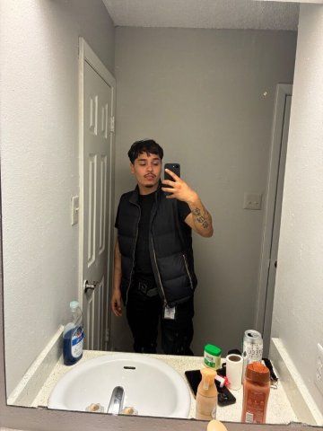 College Guy for Deals — Overnight & Incall, Tattoos - 1
