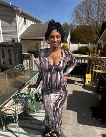 Pretty petite 8 mo pregnant female escort in Raleigh-Durham—video call verification, HHR $200 or HR $350 - 1