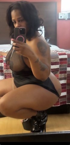 Rogers Park Outcall Only — Super Soaker • No Bare Sex • Clean & Warm - 1