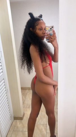 Fresno Petite Female Escort — Clean, professional, drama free - 1