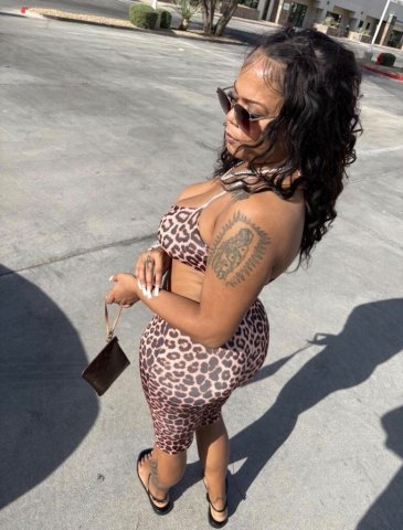 Bella in Los Angeles — dinner dates, tantric massage, lap dances - 1