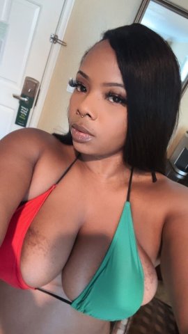 Brianna in San Mateo — Busty Young Female Escort (Discreet Outcalls) - 1