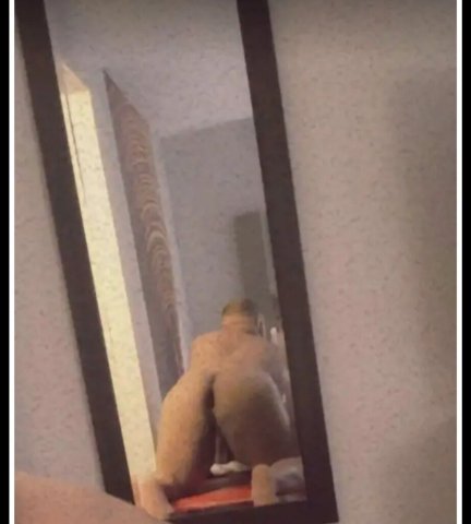 Thick red verse bottom — Valdosta, GA discreet outcall available - 1
