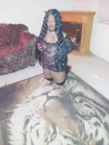 Lexington, Kentucky Princess Domme — Tight & Wet Curvy Fun (70 QV, 30) - 1