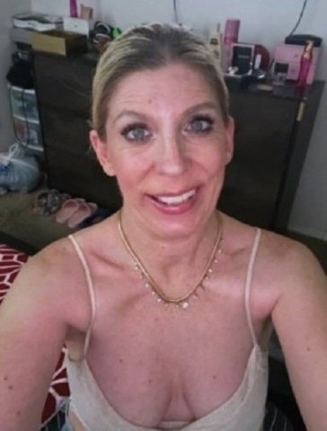 Wichita Kansas Older Mommy Female Escort — Incall/Outcalls, BJ/BBJ, GFE - 1