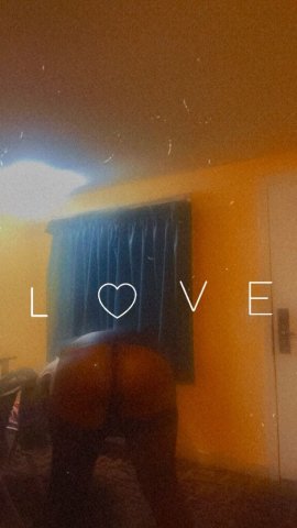 Memphis Female Escort — 5'5" Caramel Goddess with Seductive + Silly Dates - 1