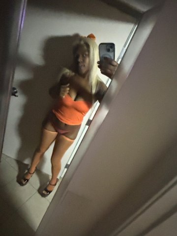 Fargo, ND Female Escort — Fetish-Friendly, Blow-Session Focus - 1
